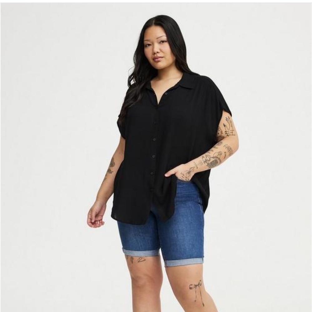 torrid sz 26 plus High-Rise Denim Bermuda Shorts